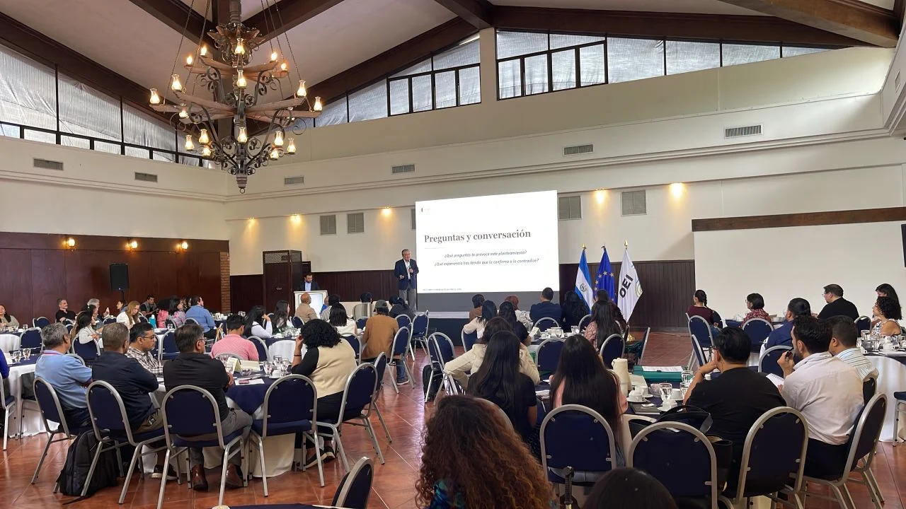 Más de 150 líderes del ecosistema cultural y creativo de El Salvador reunidos en el Foro ICC, organizado por la OEI y la Unión Europea