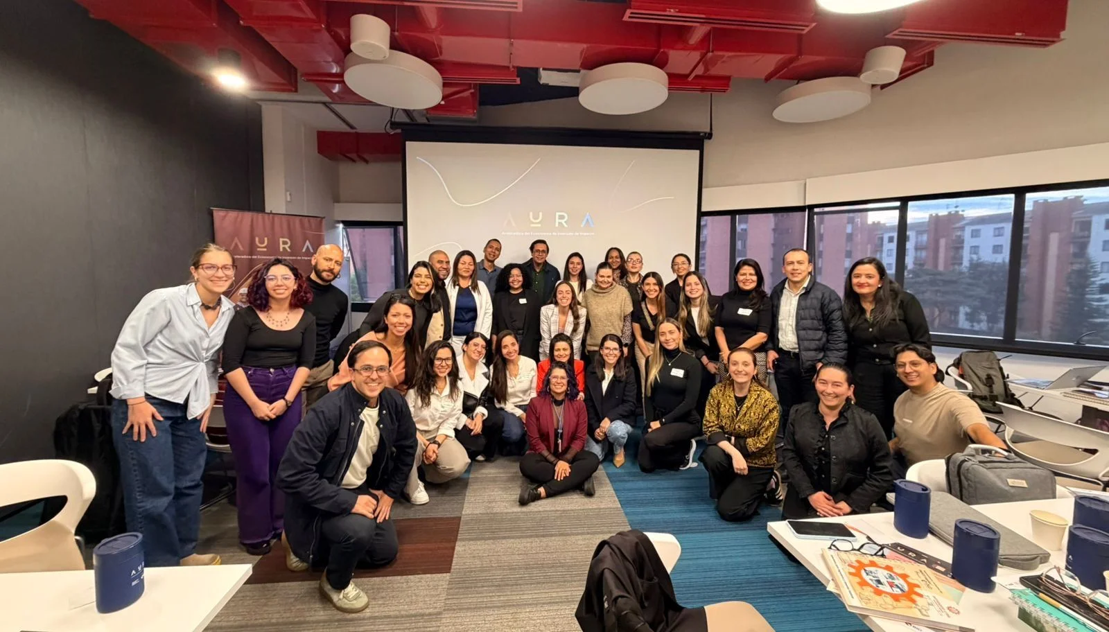 Sesiones de trabajo en AuRA: once ESOs colombianas rediseñando el modelo de soporte empresarial basado en resultados verificables